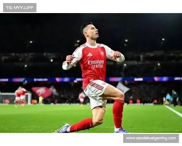 马丁内利谈圣诞领跑:压力化为动力,全队信任主帅战术 马丁内利谈圣诞领跑:压力化为动力,全队信任主帅战术